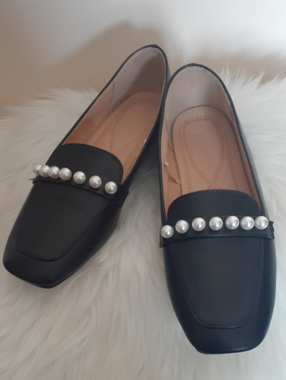Black Pearl-Trim Women’s Loafers Sz 6